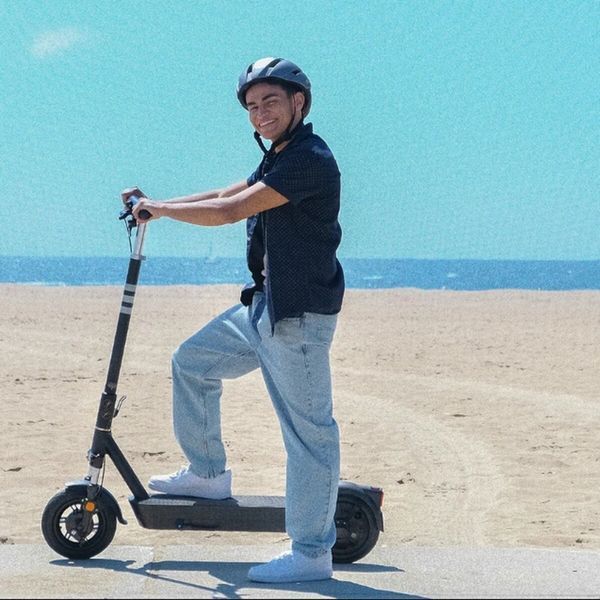 Електросамокат OKAI ES40-Blue 10", 500(1000)W, 15.6Ah, 70km, 38km\h, 25%, NFC, App, 23kg 58176 фото