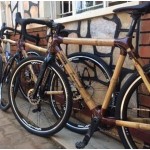 Угандийский мастер собирает необычные велосипеды из бамбука